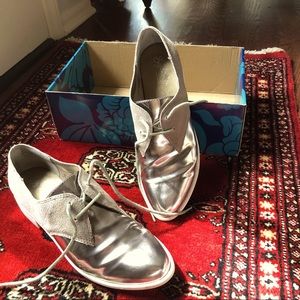 Seychelles Shiny Saddles Size 8